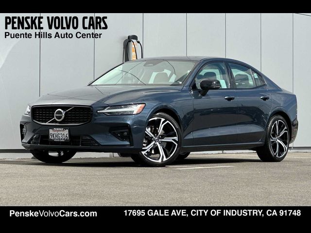 2024 Volvo S60 Core Dark Theme