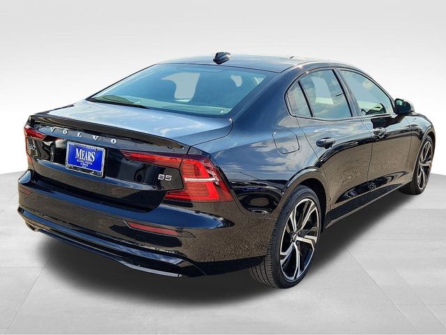 2024 Volvo S60 Core Dark Theme