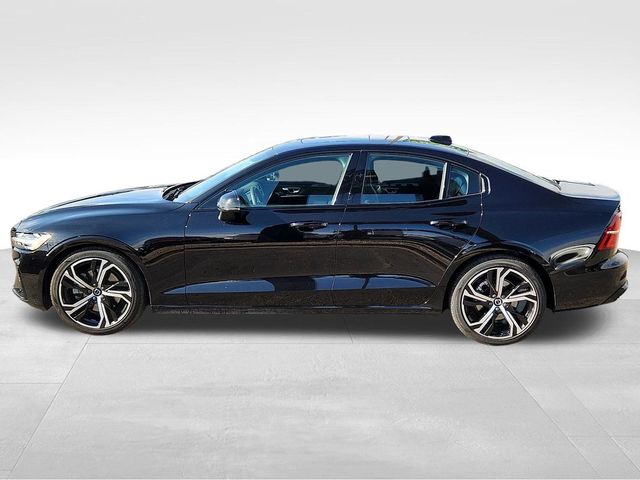 2024 Volvo S60 Core Dark Theme