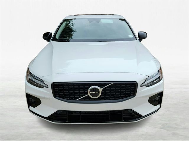 2024 Volvo S60 Core Dark Theme