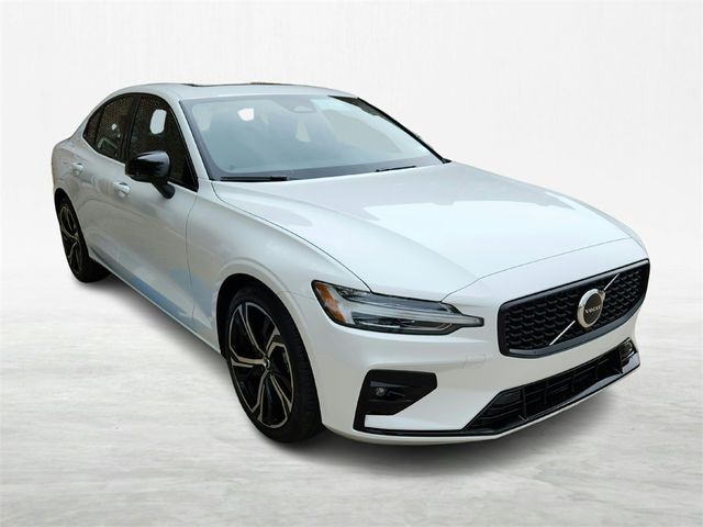 2024 Volvo S60 Core Dark Theme