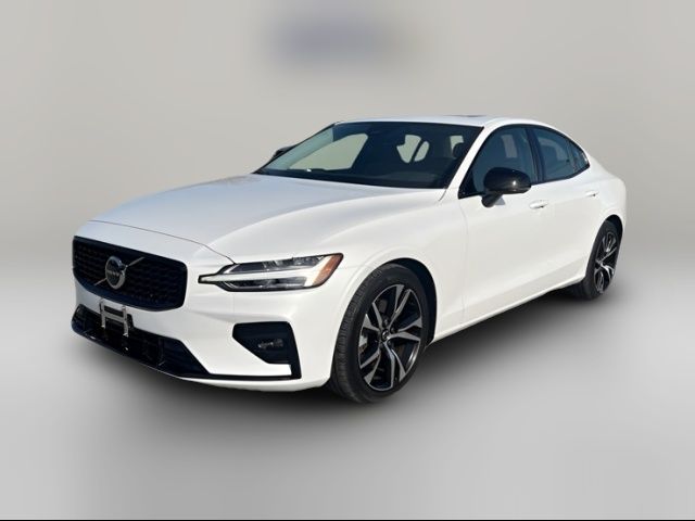 2024 Volvo S60 Core Dark Theme