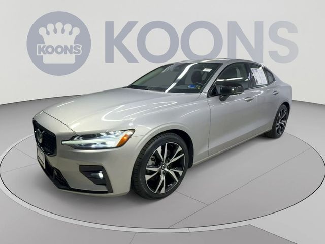 2024 Volvo S60 Core Dark Theme