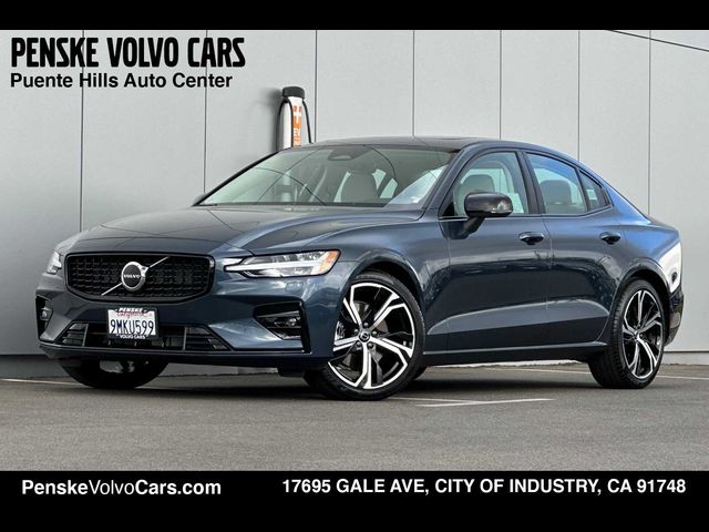 2024 Volvo S60 Core Dark Theme