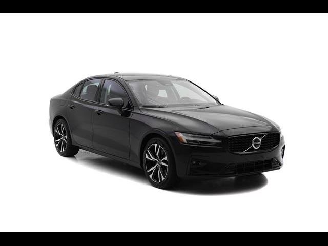 2024 Volvo S60 Core Dark Theme