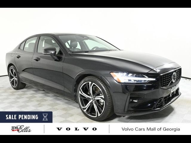 2024 Volvo S60 Core Dark Theme