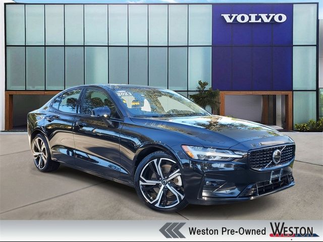 2024 Volvo S60 Core Dark Theme