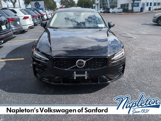 2024 Volvo S60 Core Dark Theme