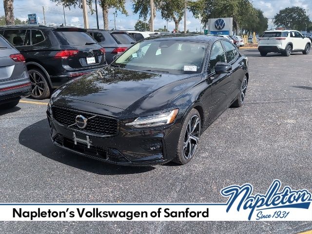 2024 Volvo S60 Core Dark Theme