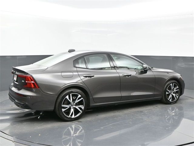 2024 Volvo S60 Core Dark Theme