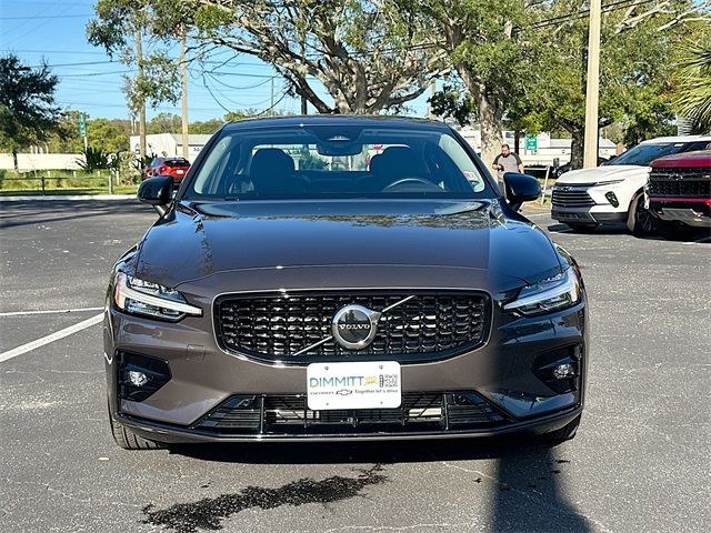 2024 Volvo S60 Core Dark Theme