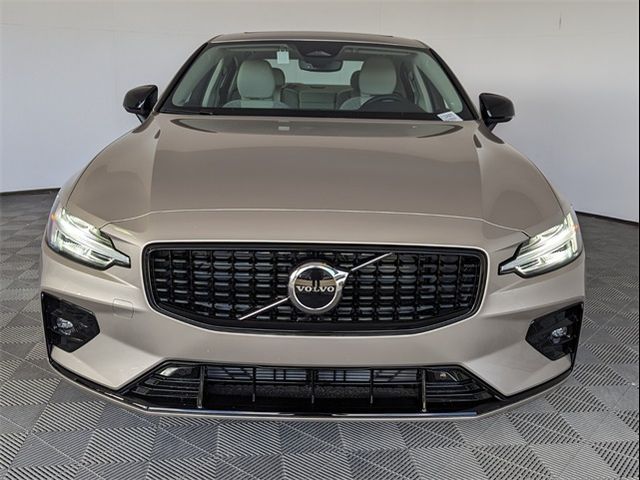 2024 Volvo S60 Core Dark Theme