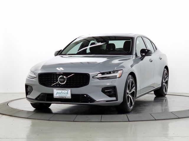 2024 Volvo S60 Core Dark Theme