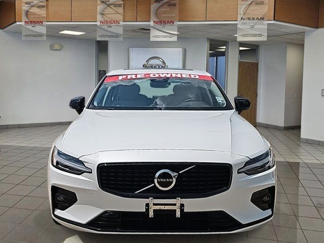 2024 Volvo S60 Core Dark Theme