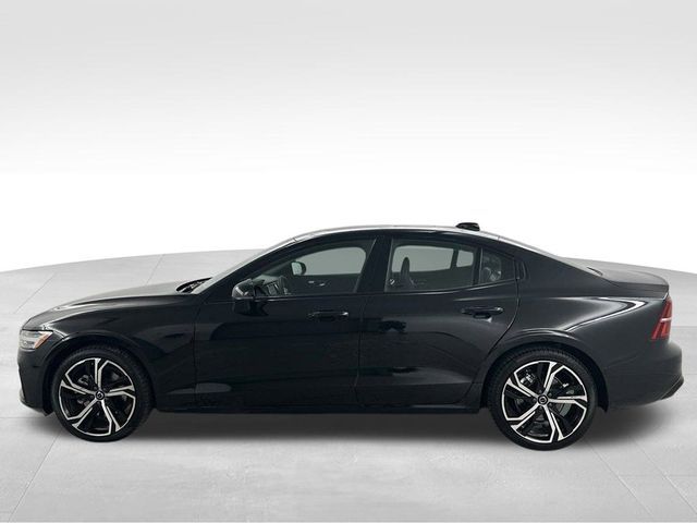 2024 Volvo S60 Core Dark Theme