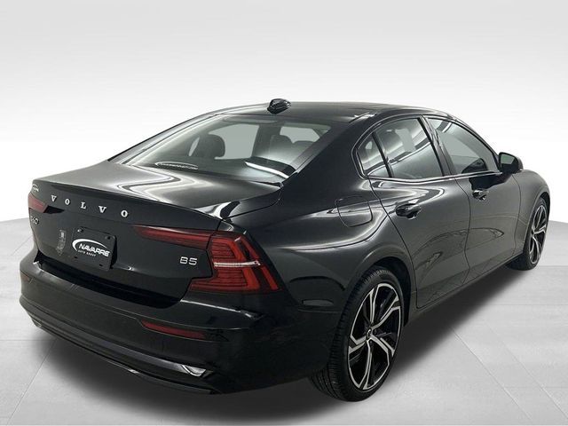 2024 Volvo S60 Core Dark Theme