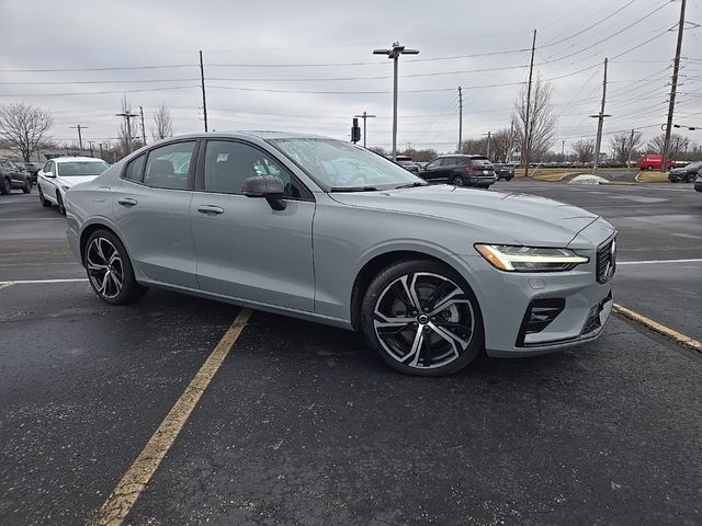 2024 Volvo S60 Core Dark Theme