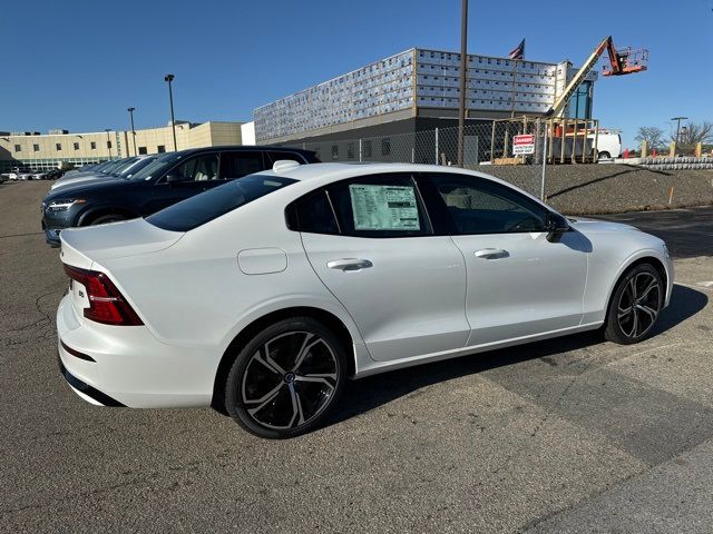 2024 Volvo S60 Core Dark Theme