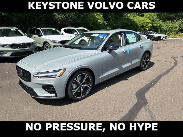 2024 Volvo S60 Core Dark Theme