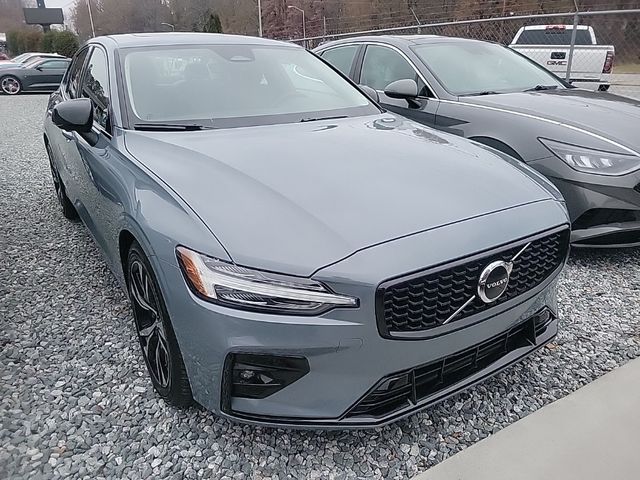 2024 Volvo S60 Core Dark Theme