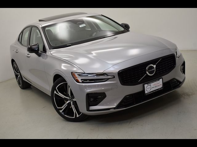 2024 Volvo S60 Core Dark Theme