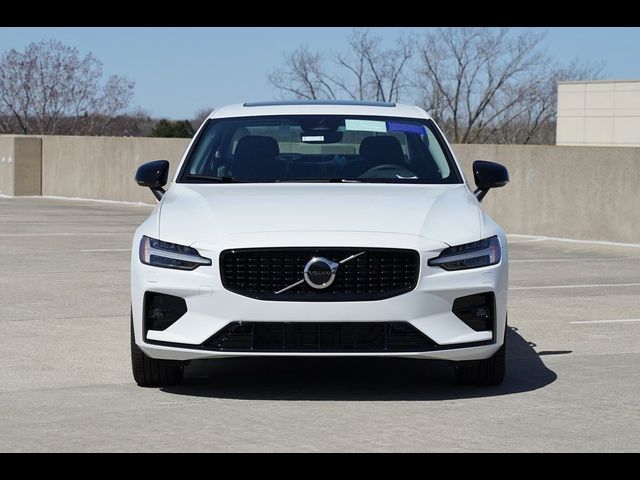 2024 Volvo S60 Core Dark Theme