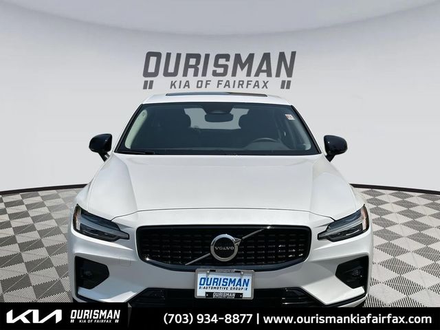 2024 Volvo S60 Core Dark Theme