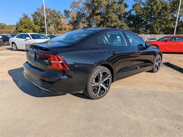 2024 Volvo S60 Core Dark Theme