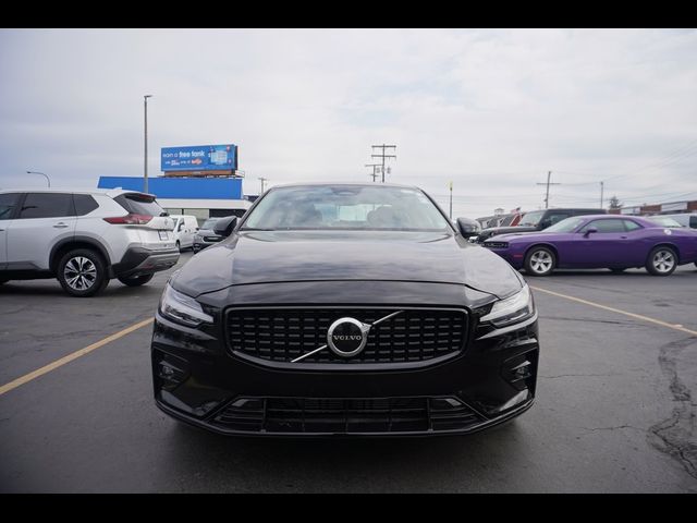 2024 Volvo S60 Core Dark Theme