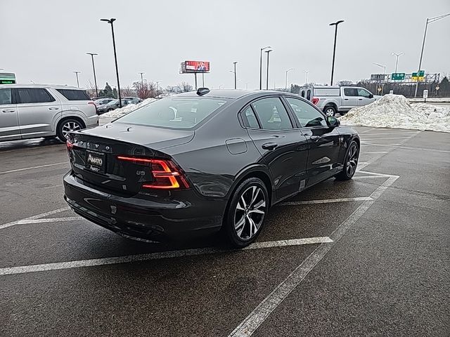 2024 Volvo S60 Core Dark Theme