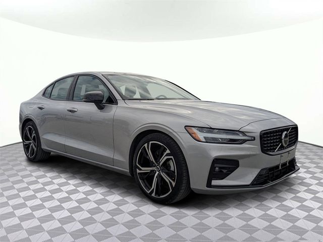 2024 Volvo S60 Core Dark Theme