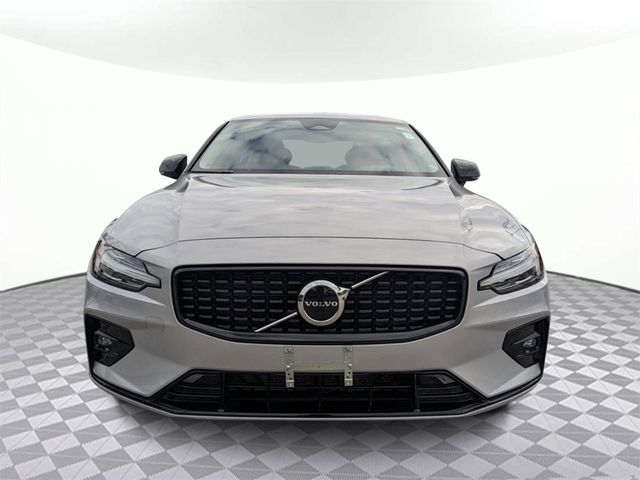 2024 Volvo S60 Core Dark Theme