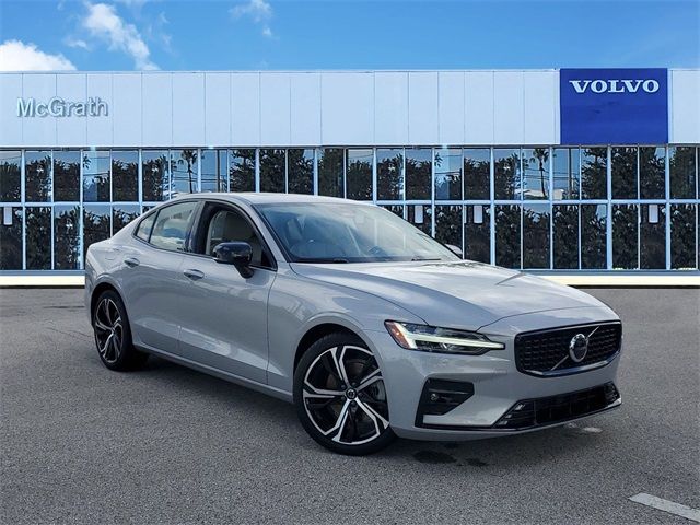 2024 Volvo S60 Core Dark Theme