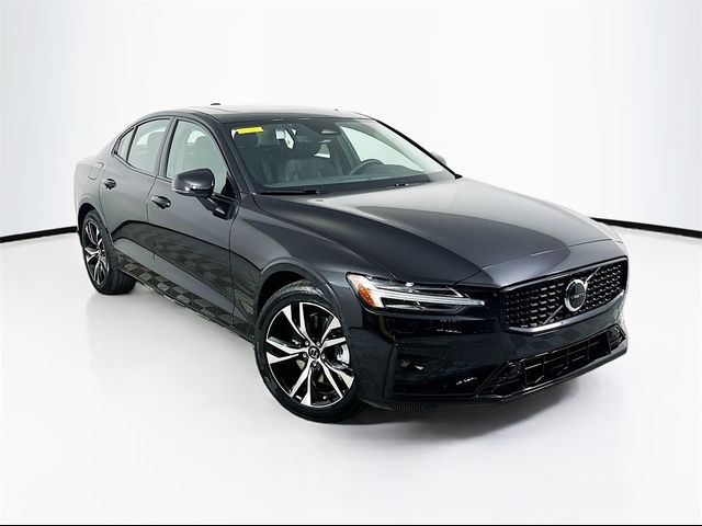 2024 Volvo S60 Core Dark Theme