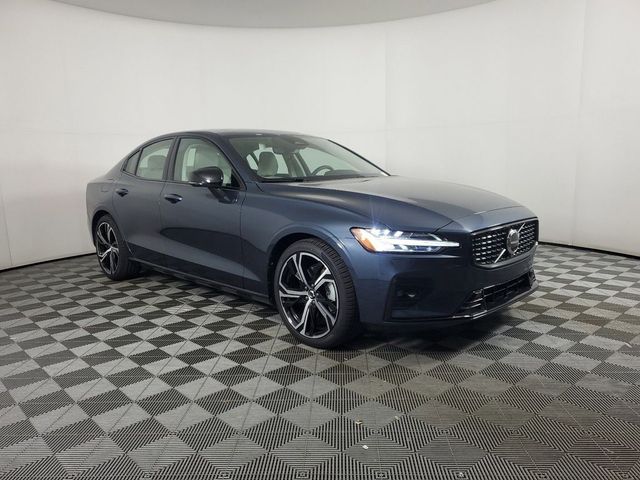 2024 Volvo S60 Core Dark Theme