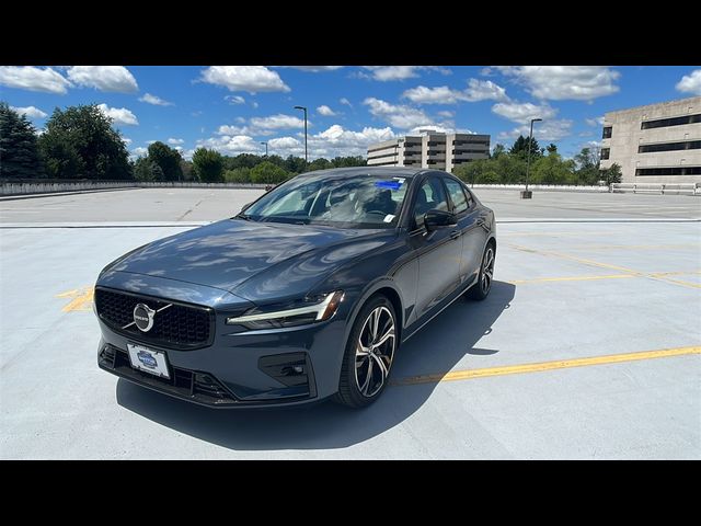 2024 Volvo S60 Core Dark Theme