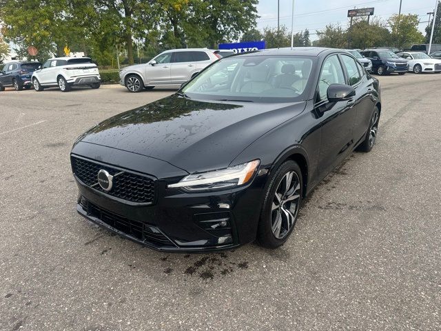 2024 Volvo S60 Core Dark Theme