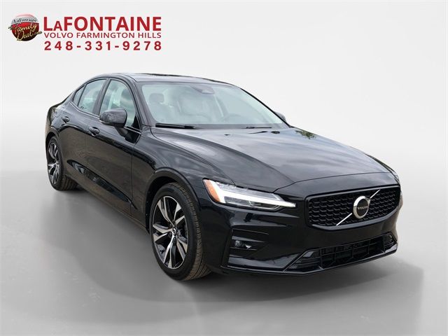 2024 Volvo S60 Core Dark Theme