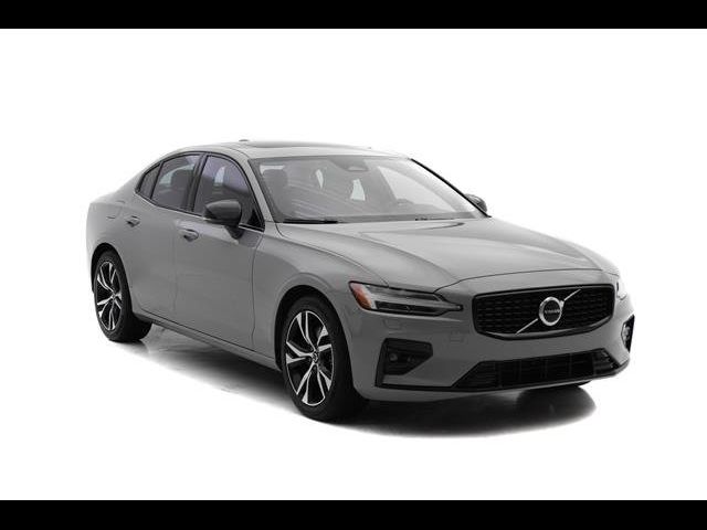 2024 Volvo S60 Core Dark Theme