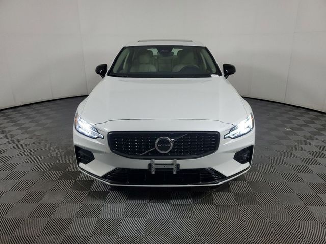 2024 Volvo S60 Core Dark Theme