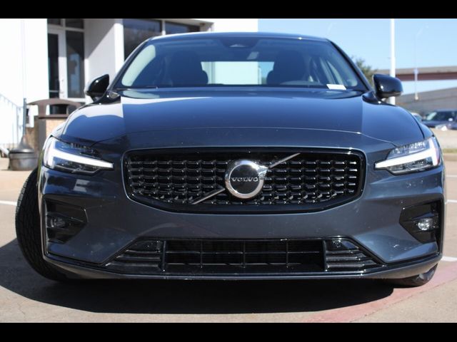 2024 Volvo S60 Core Dark Theme