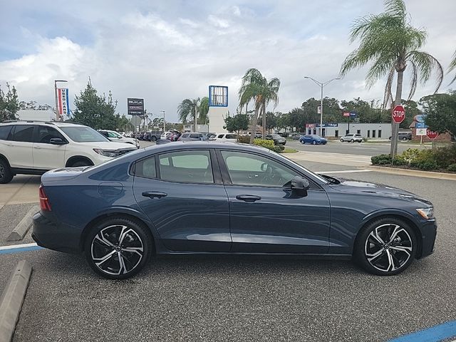 2024 Volvo S60 Core Dark Theme