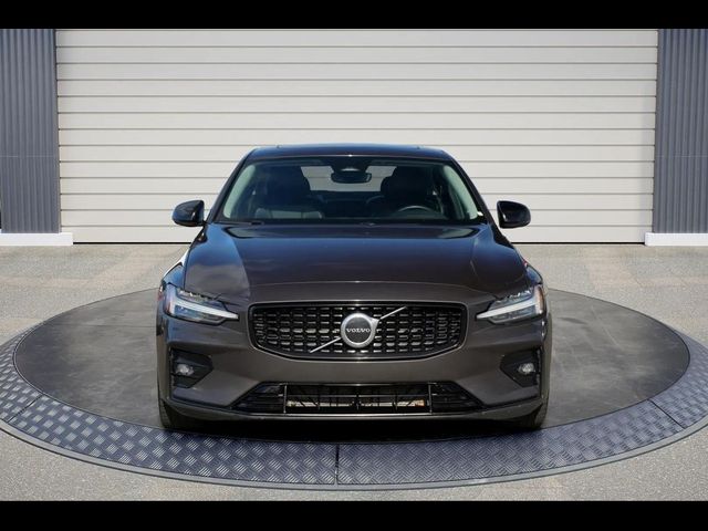 2024 Volvo S60 Core Dark Theme