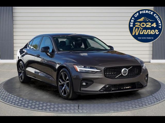 2024 Volvo S60 Core Dark Theme