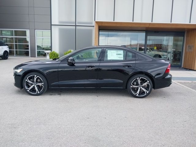 2024 Volvo S60 Core Dark Theme