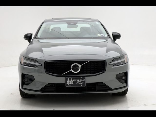 2024 Volvo S60 Core Dark Theme