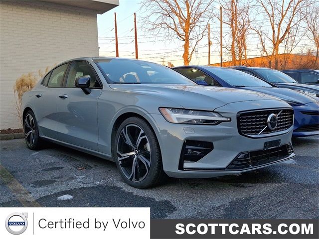 2024 Volvo S60 Core Dark Theme