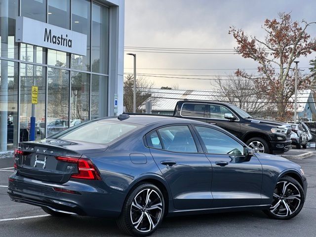 2024 Volvo S60 Core Dark Theme