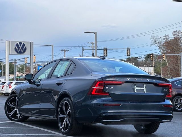 2024 Volvo S60 Core Dark Theme