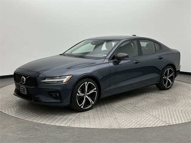 2024 Volvo S60 Core Dark Theme